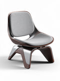 Nowoczesne krzesło z drewna i metalu z tapicerką – minimalistyczny design i ergonomiczna forma.